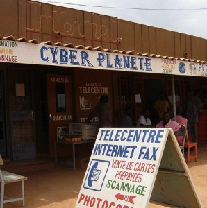 An Internet cafe in Burkina Faso. Flickr: intransit (CC BY-NC-SA 2.0).