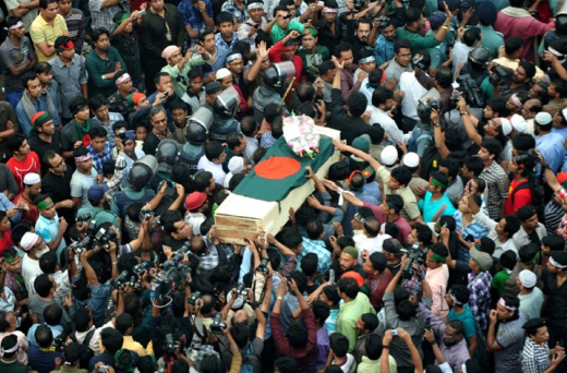 Thousands of people paying their last respect to blogger Ahmed Rajib Haidar at Shahbagh intersection in Dhaka. Image by Firoz Ahmed. Copyright Demotix (16/2/2013)