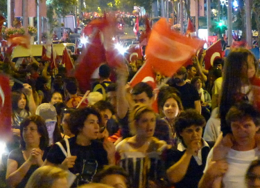 Demonstrators at Gezi Park. Photo by Nevit Dilmen. (CC BY-SA 3.0 Unported)