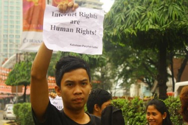 Estudiantes manifestándose contra la Ley de Prevención del Ciberdelito. Foto de Kabataan Partylist.