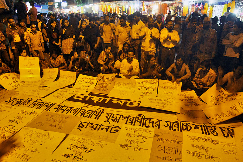 Demonstrators in Dhaka, Bangladesh. Photo by Rajiv Ashrafi, via Flickr. (CC BY-NC-SA 2.0)