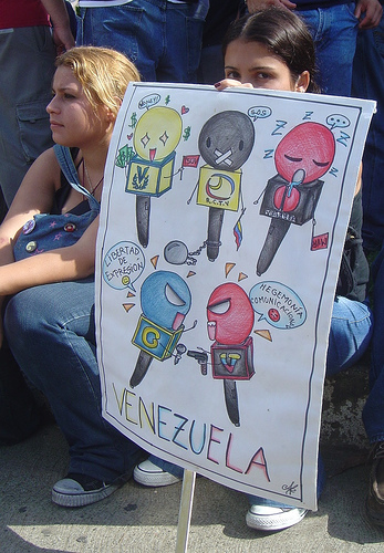 A poster depicting the conflict between free expression and media regulation in Venezuela, at a 2007 student demonstration. Photo by Luis Carlos Diaz via Flickr (CC BY-NC-ND 2.0)