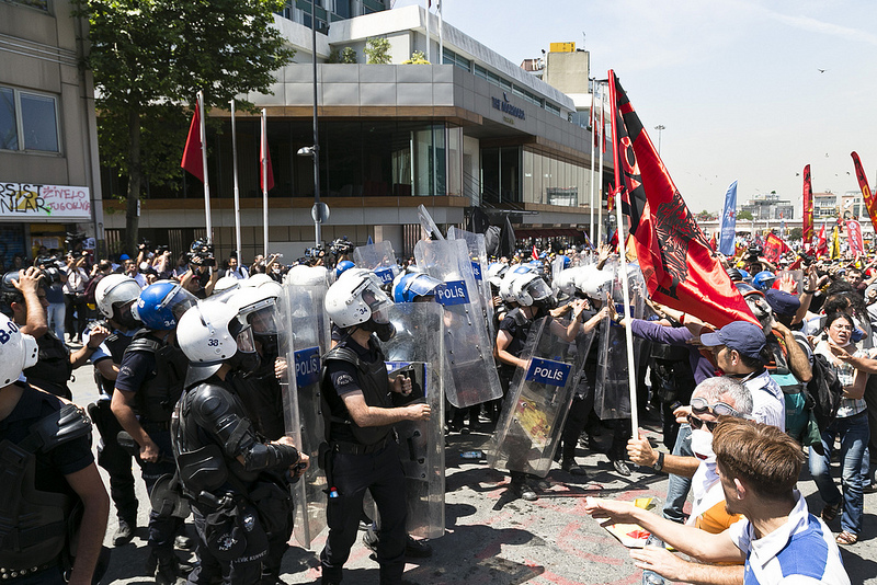 Protest v Istanbulu, červen 2013. Foto z Flickru, autor Eser Karadag (v rámci licence Creative Commons).