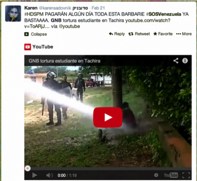 Um tuíte exibe um vídeo do YouTube que alegadamente mostra maus tratos da polícia sobre estudantes num protesto na Venezuela em Fevereiro de 2014. Na verdade o vídeo foi gravado na Colômbia em Dezembro de 2013.