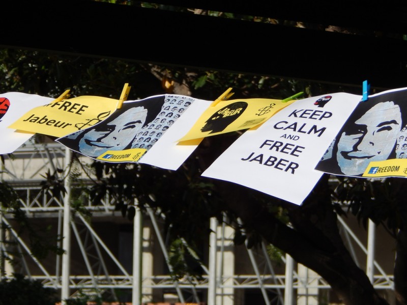 Free Jabeur banners hang at a peaceful demonstration. Photo by Afef Abrougui via Flickr (CC BY-NC-SA)