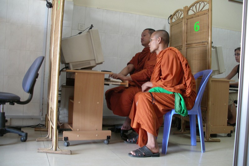 Monks in a computer shop in Phnom Penh. Flickr photo by Magalie L'Abbé