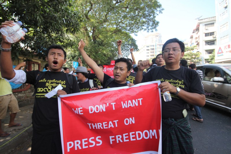 Myanmar journalists joined a protest in Yangon over the jailing of a fellow journalist. Photo by Manaw Htun, Copyright @Demotix (1/7/2014)