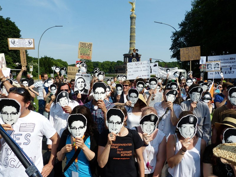 Manifestantes del Partido Pirata en Berlín, 2013. Foto de Mike Herbst vía Wikimedia Commons (CC BY-SA 2.0)