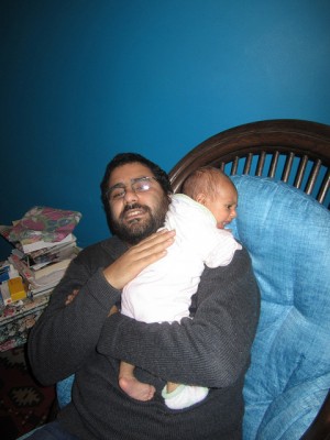 Alaa com o filho Khaled, 2012. Fotografia por Jillian C. York