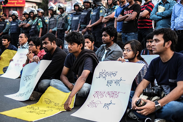 Demonstrators at Shahbag Square, Dhaka, 2013. Photo by Mehdi Hassan Khan (CC BY-SA 3.0)