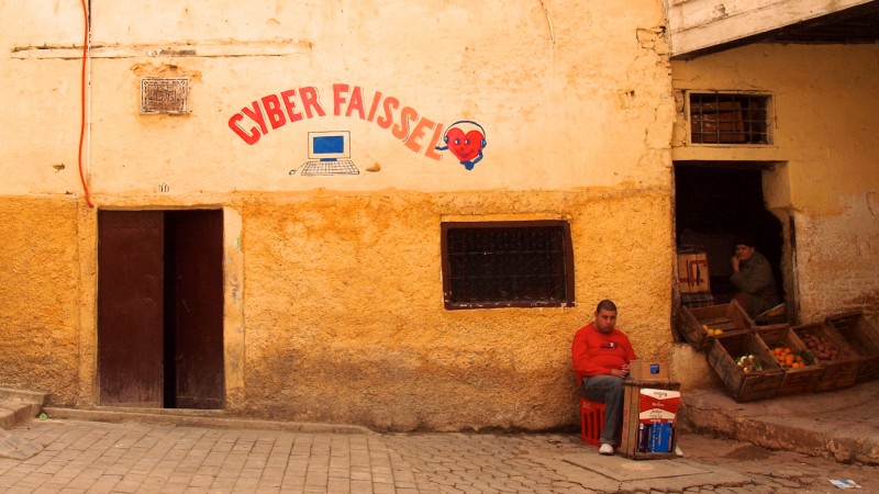 Vendores wait for clientele next to an Internet cafe inside the medina of Fez, Morocco (CC BY 2.0)