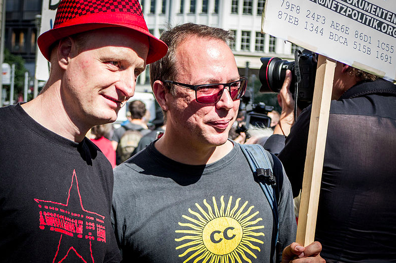 Andre Meister and Markus Beckedahl demonstrate against treason charges, August 2015. Photo by Sebaso via Wikimedia (CC BY-SA 4.0)